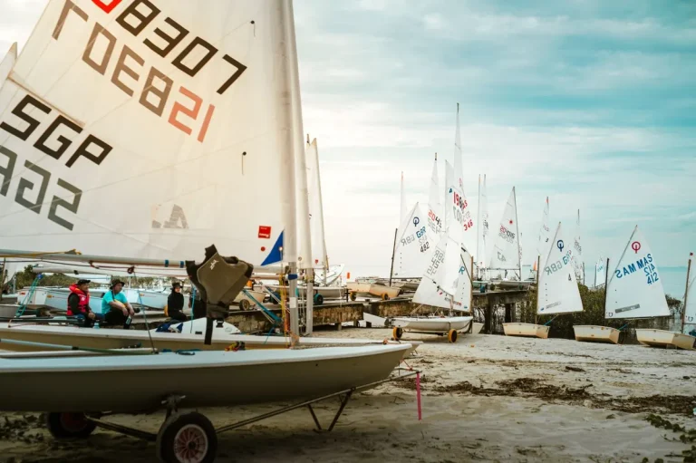 seasonal guide to sailing months, wind, and sea conditions
