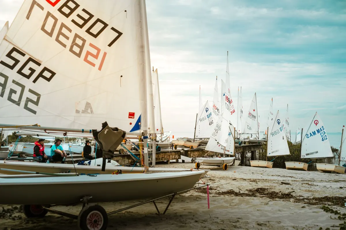 seasonal guide to sailing months, wind, and sea conditions